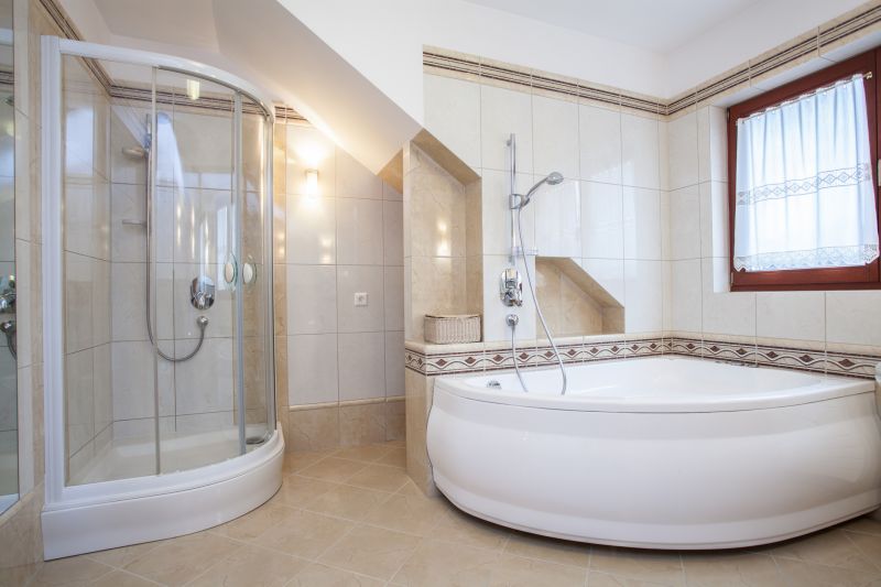 Traditional Alcove Tub